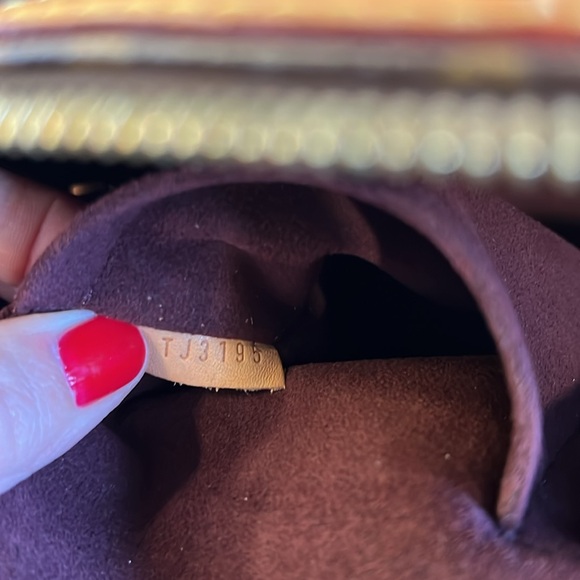 Louis Vuitton Monogram Retiro Handbag - Picture 13 of 16